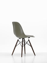 Eames Fiberglass Side Chair DSW | 